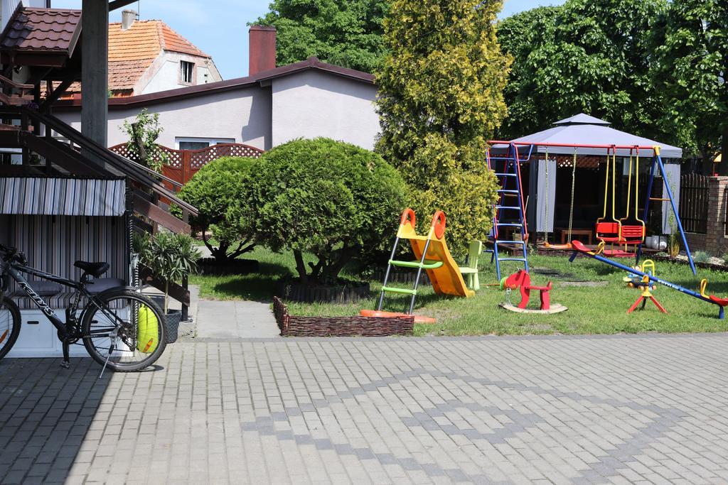 Dom Wczasowy Dorja ヤスタルニャ エクステリア 写真